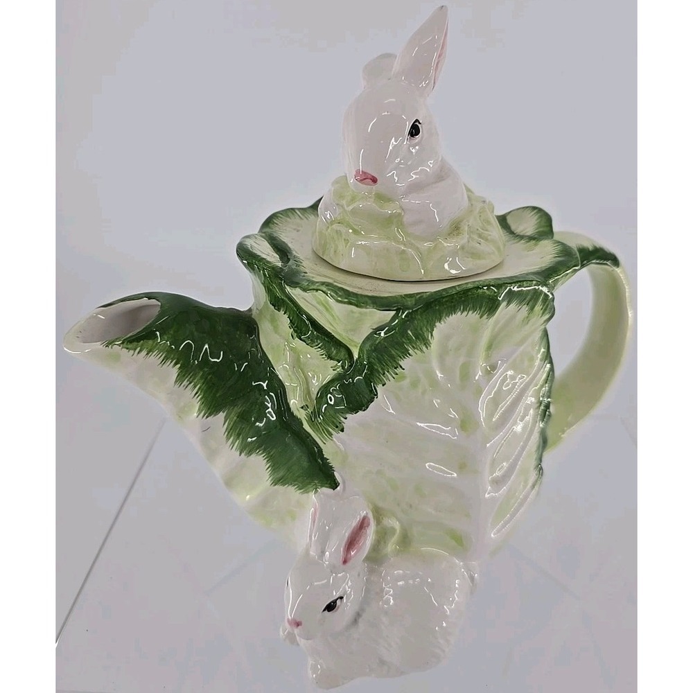 VINTAGE Made in Taiwan Decorative Bunny In Cabbage Teapot Rabbits - EXCELLENT!